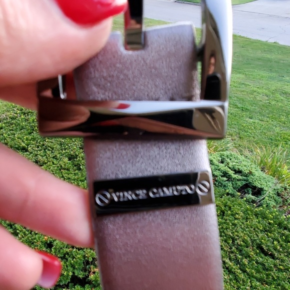 VINCE CAMUTO GENUINE LEATHER BELT - Picture 3 of 6